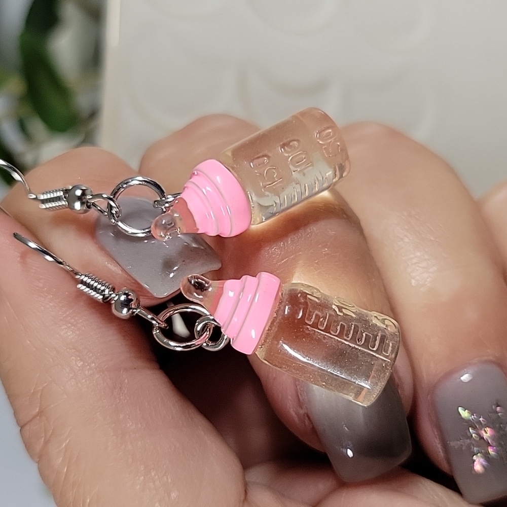 🔥LAST PAIR🔥 Baby Bottle Drop Earrings, pink - Picture 6 of 6